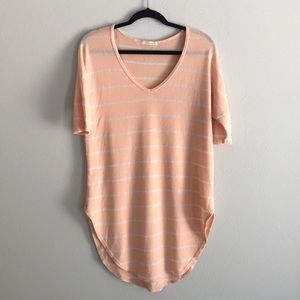 Short sleeved, thick, v-neck tunic